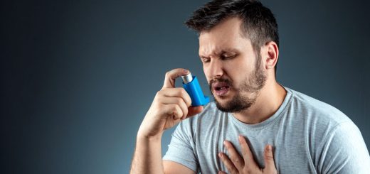 hombre con asma